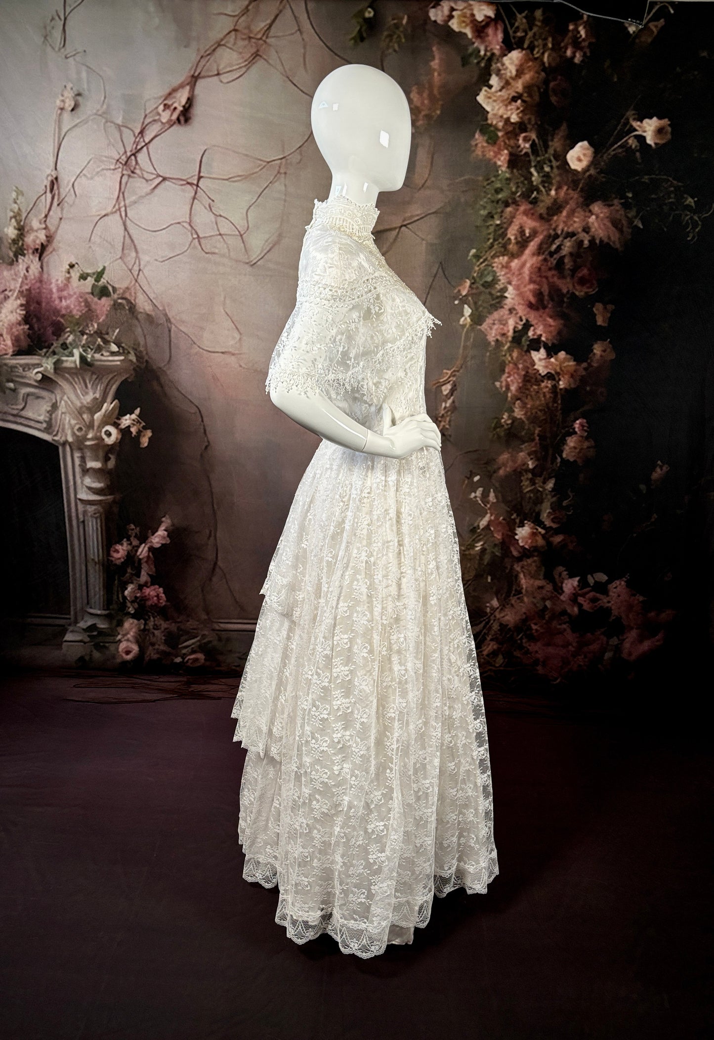 1980s Chantilly Lace Wedding Dress w/Tiered Skirt
